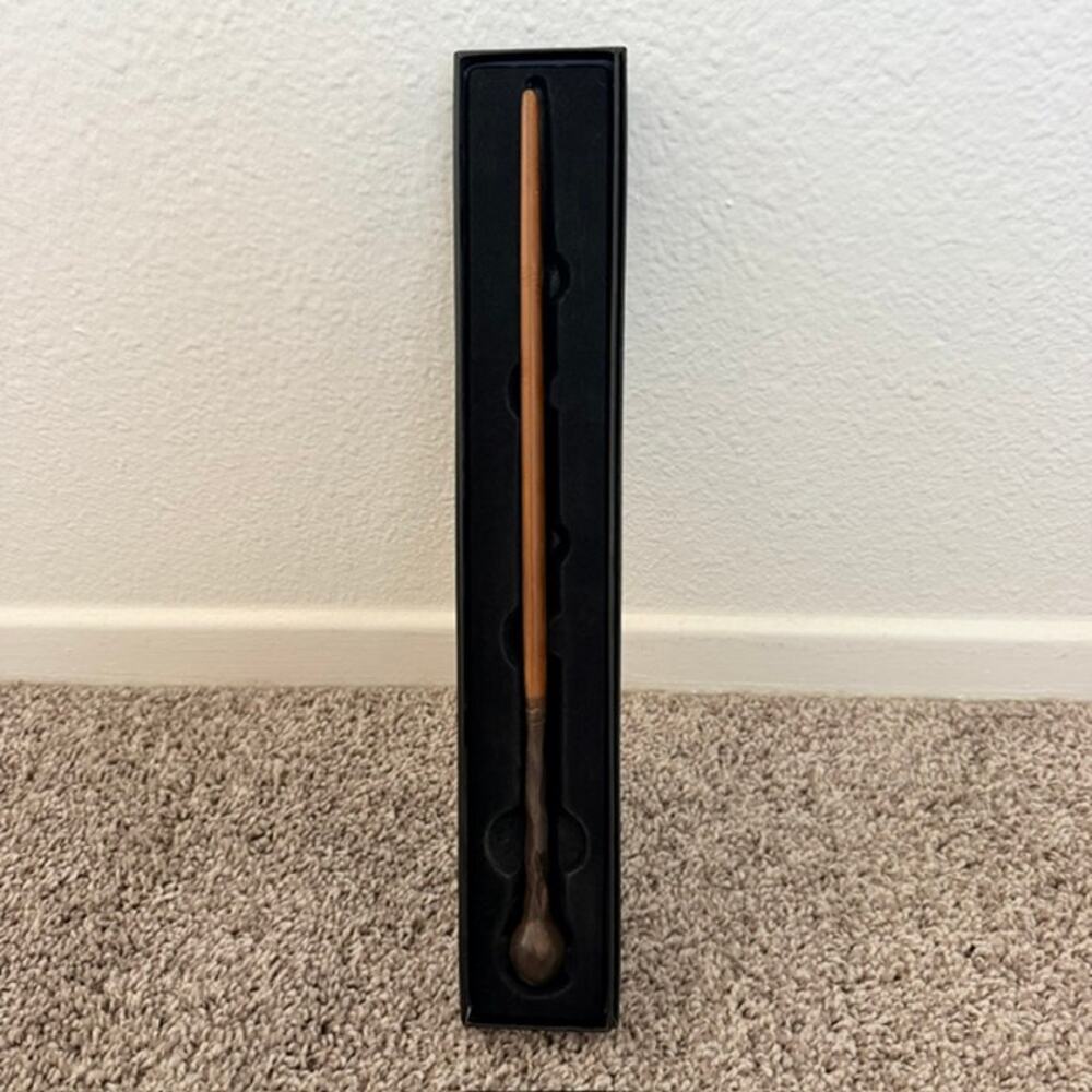 Professor Lupin Wand Replica The Wizarding World of Harry Potter Collectible